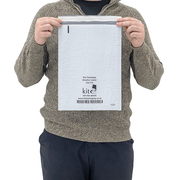 Bubble lined mailing bags size 2 measuring 230 × 340mm for books and accessories